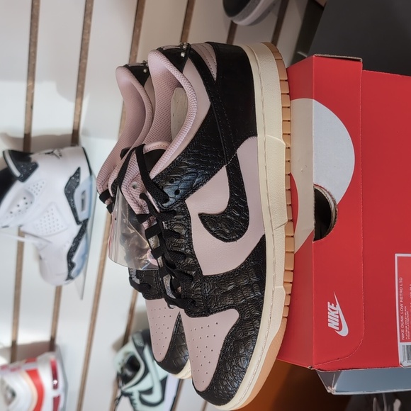 Nike Dunk Low Retro LTD HF9191 001 - Picture 1 of 6